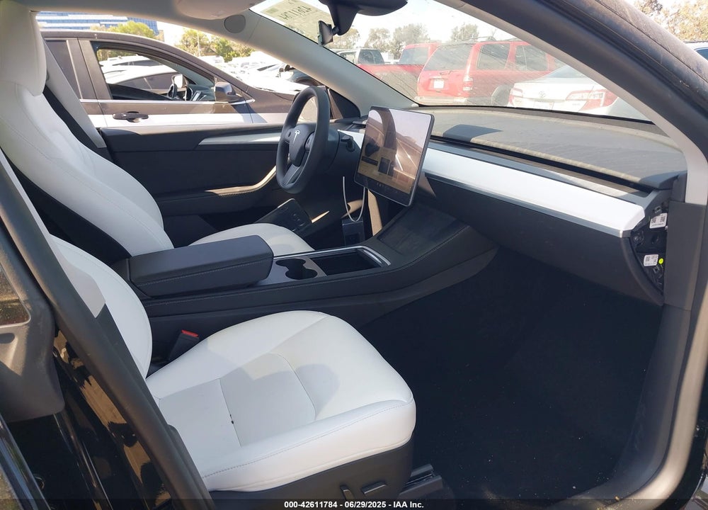 2024 TESLA MODEL Y VIN: 7SAYGDED5RF126518