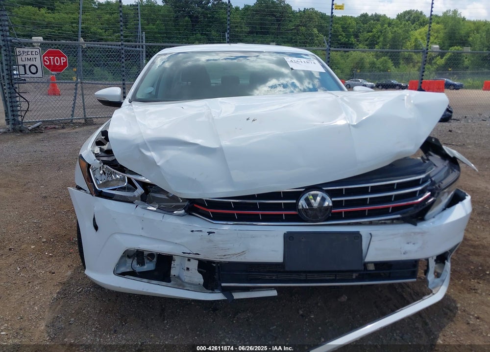 2017 VOLKSWAGEN PASSAT VIN: 1VWAT7A30HC016932
