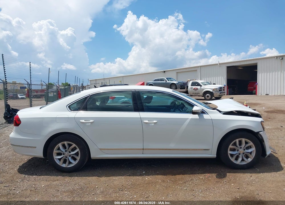 2017 VOLKSWAGEN PASSAT VIN: 1VWAT7A30HC016932
