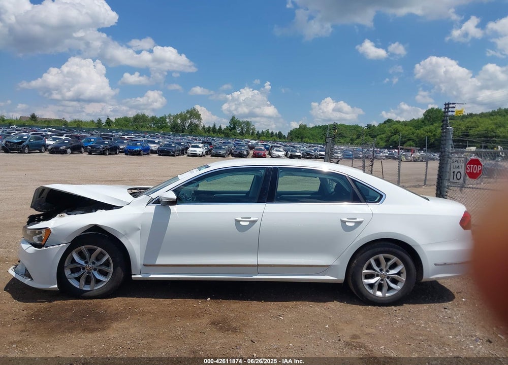 2017 VOLKSWAGEN PASSAT VIN: 1VWAT7A30HC016932