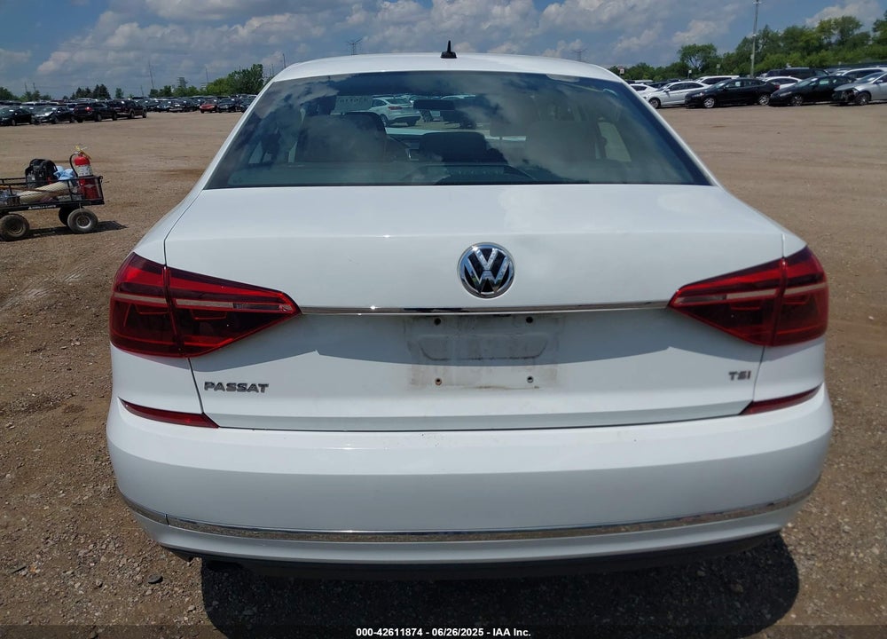 2017 VOLKSWAGEN PASSAT VIN: 1VWAT7A30HC016932