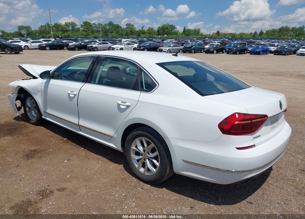 2017 VOLKSWAGEN PASSAT VIN: 1VWAT7A30HC016932