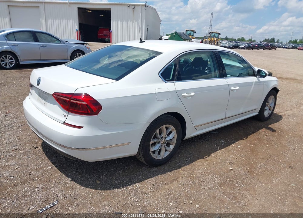 2017 VOLKSWAGEN PASSAT VIN: 1VWAT7A30HC016932