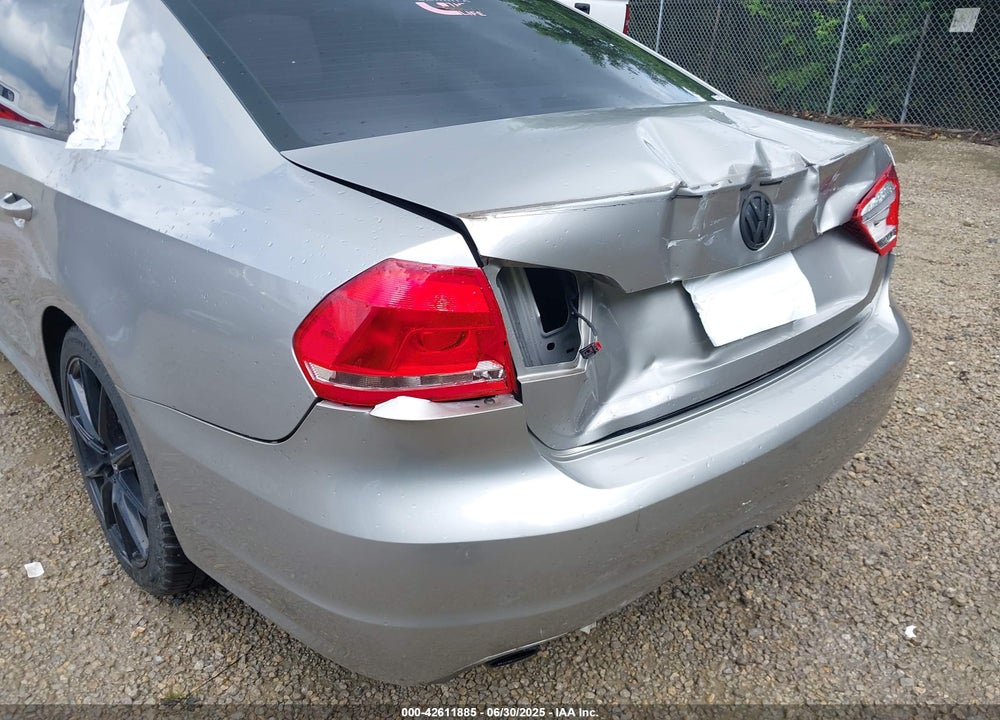 2012 VOLKSWAGEN PASSAT VIN: 1VWBP7A38CC104743