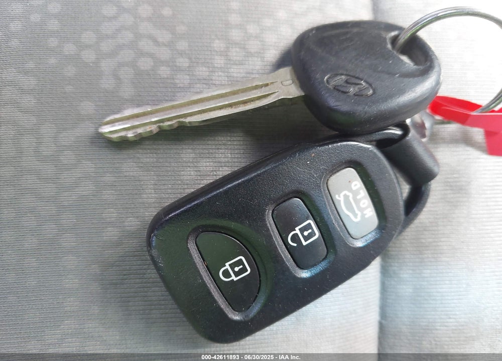 2010 HYUNDAI ELANTRA VIN: KMHDU4AD0AU827808