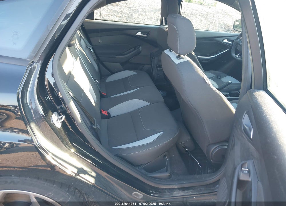 2018 FORD FOCUS VIN: 1FADP3L94JL320825
