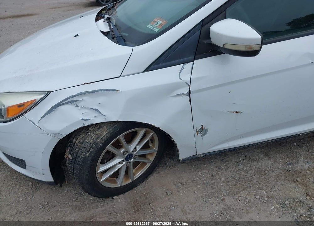 2015 FORD FOCUS SE VIN: 1FADP3K23FL275937
