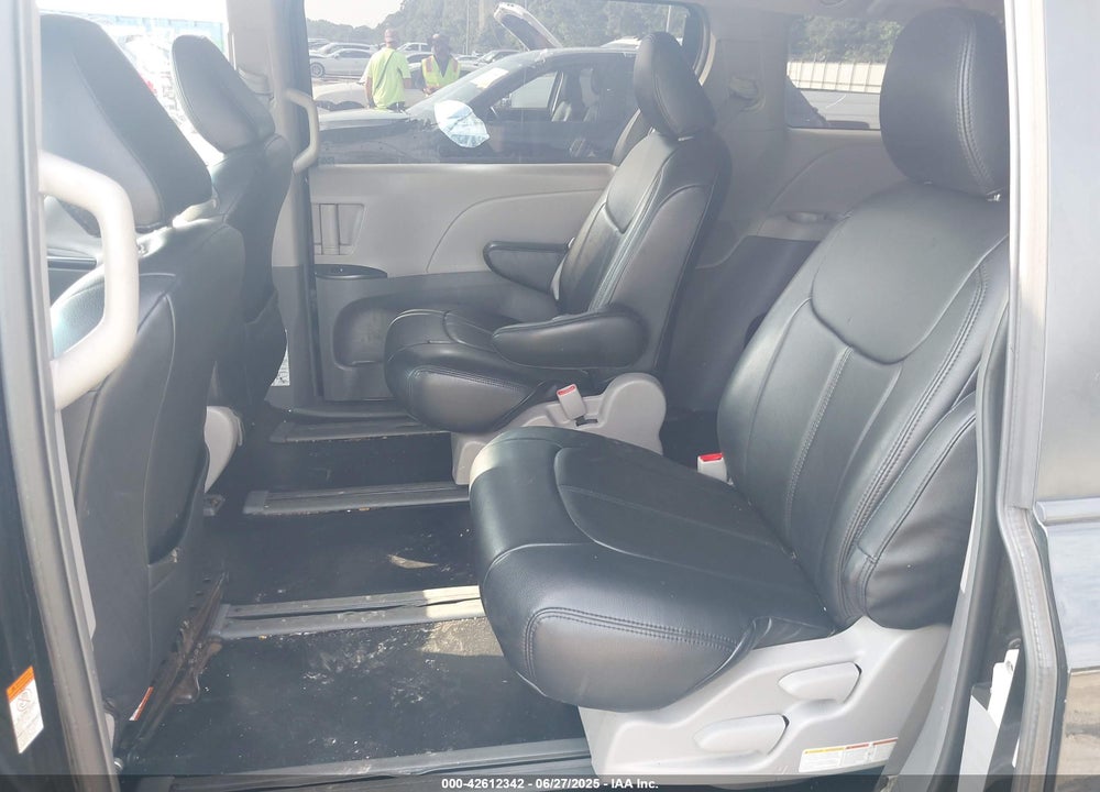 2015 TOYOTA SIENNA L 7 PASSENGER VIN: 5TDZK3DC3FS598131