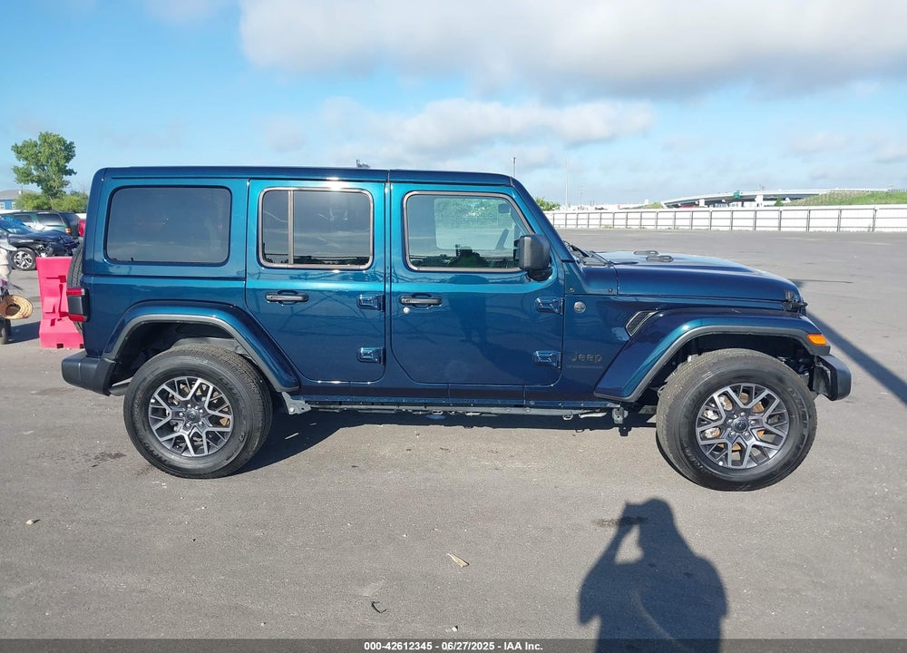 2025 JEEP WRANGLER 4-DOOR SAHARA 4X4 VIN: 1C4PJXEN9SW529245