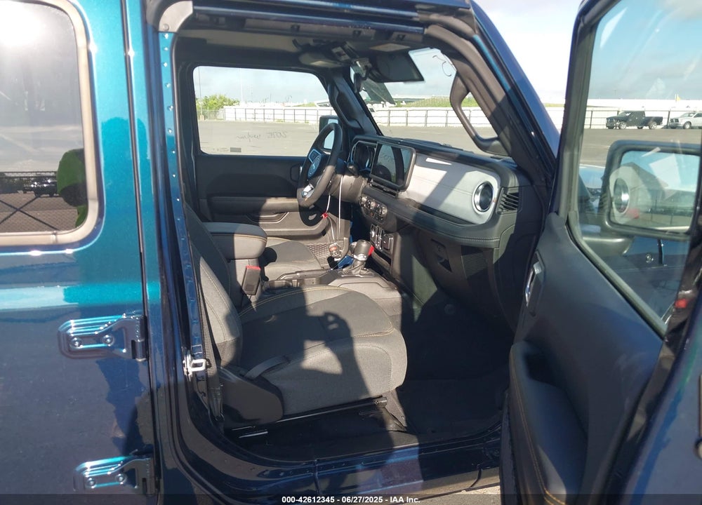 2025 JEEP WRANGLER 4-DOOR SAHARA 4X4 VIN: 1C4PJXEN9SW529245