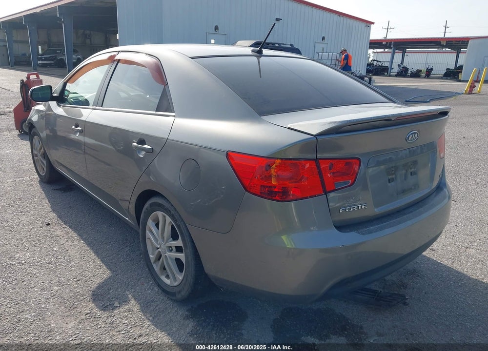 2011 KIA FORTE VIN: KNAFU4A29B5416542