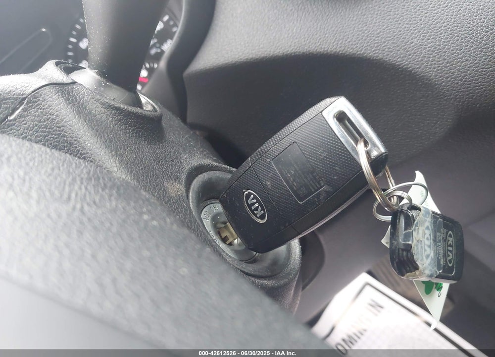 2017 KIA SORENTO VIN: 5XYPGDA34HG258814