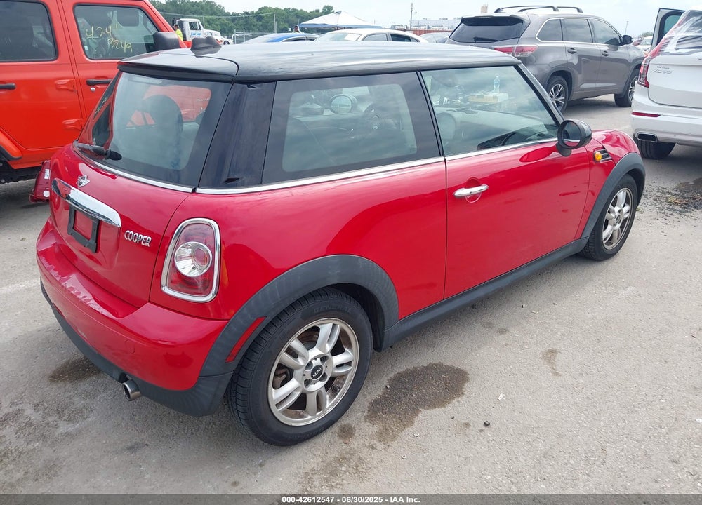 2013 MINI HARDTOP VIN: WMWSU3C50DT686984