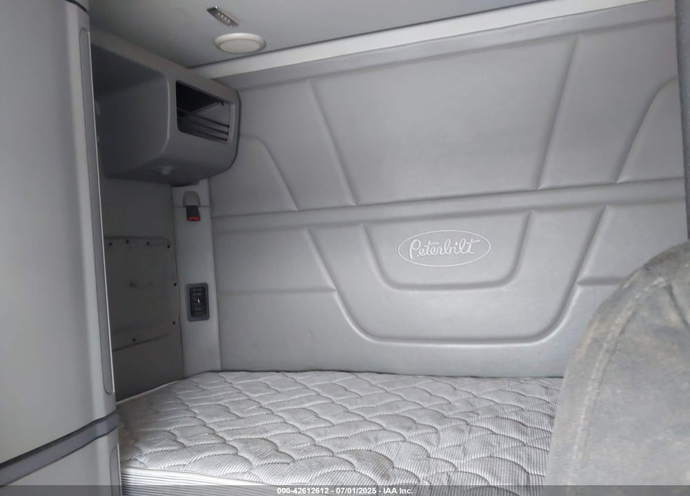 2015 PETERBILT 579 VIN: 1XPBDP9X1FD285894