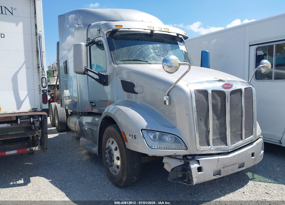 2015 PETERBILT 579 VIN: 1XPBDP9X1FD285894