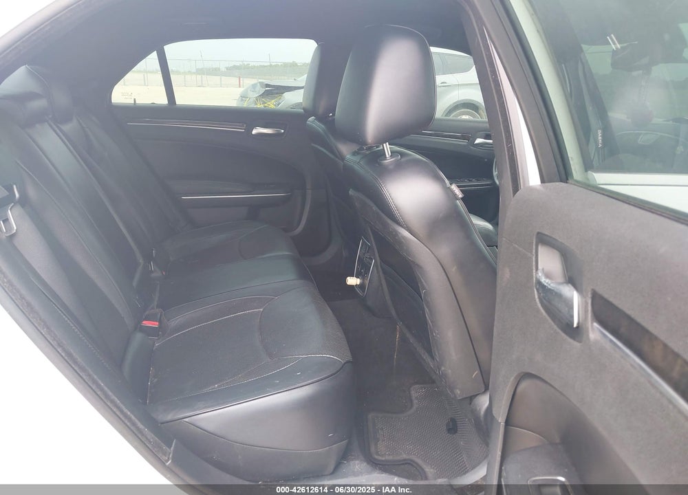 2013 CHRYSLER 300C VIN: 2C3CCAET9DH743257