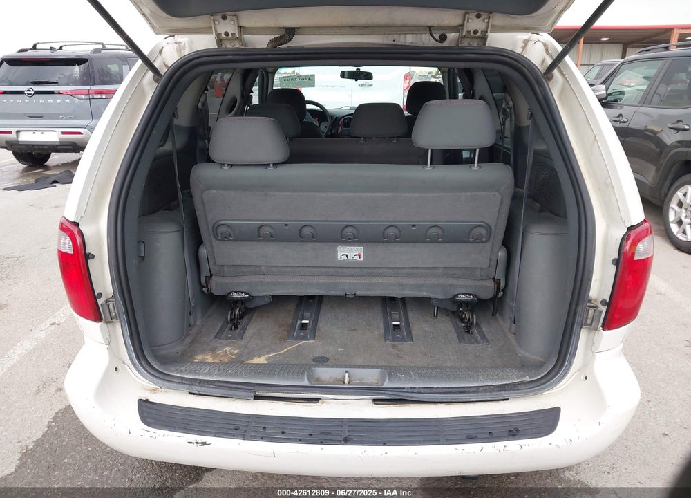 2007 CHRYSLER TOWN & COUNTRY VIN: 1A4GJ45R37B215178