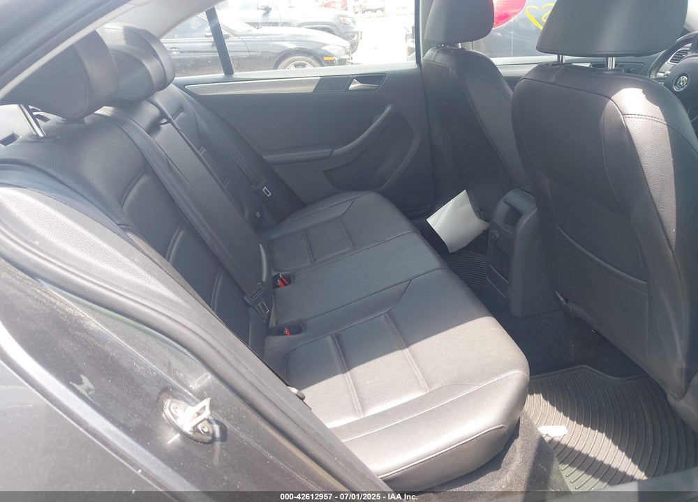 2017 VOLKSWAGEN JETTA VIN: 3VWDB7AJ3HM323489