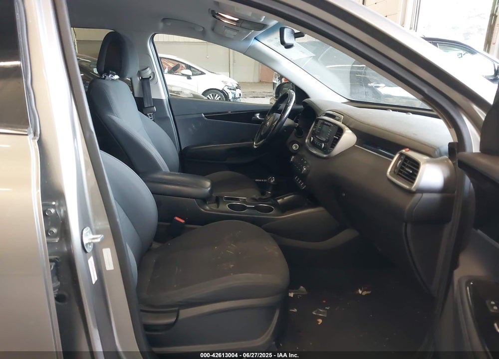 2016 KIA SORENTO VIN: 5XYPG4A34GG044131