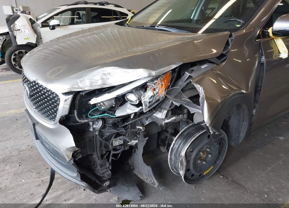 2016 KIA SORENTO VIN: 5XYPG4A34GG044131