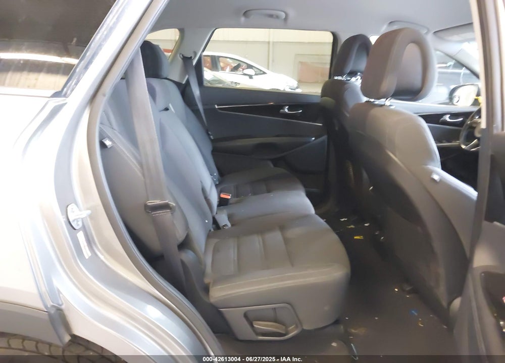 2016 KIA SORENTO VIN: 5XYPG4A34GG044131
