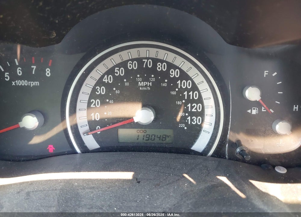 2007 HYUNDAI ENTOURAGE VIN: KNDMC233876011118