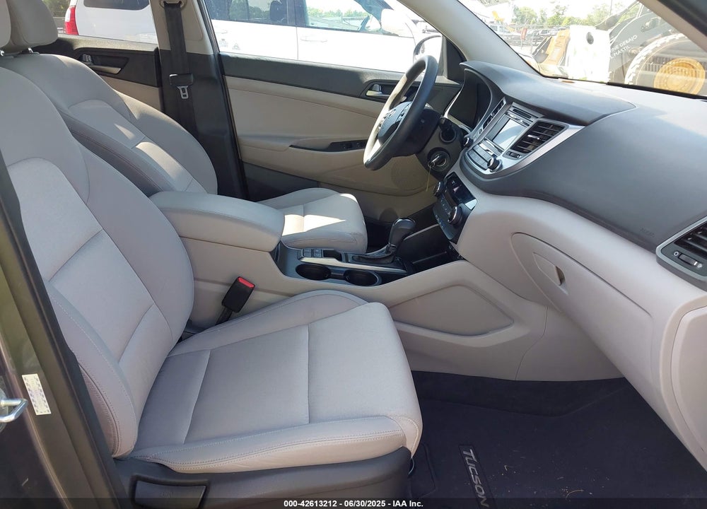 2017 HYUNDAI TUCSON VIN: KM8J3CA49HU288941