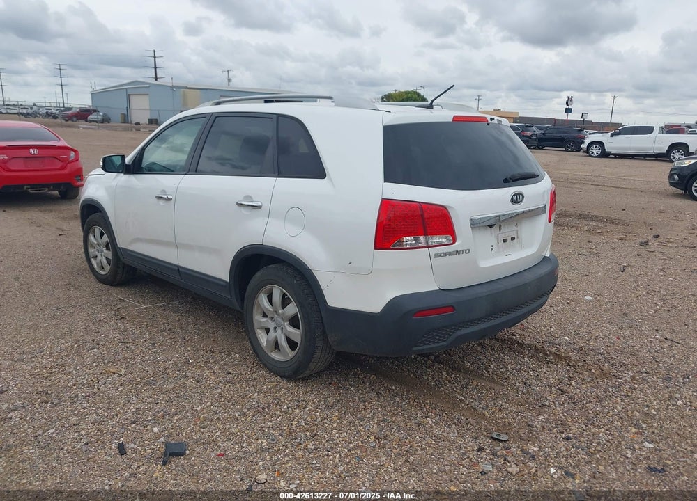 2013 KIA SORENTO VIN: 5XYKT3A65DG313663