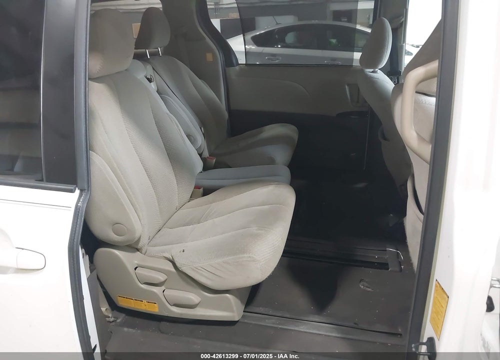 2011 TOYOTA SIENNA LE V6 VIN: 5TDKK3DC7BS002160