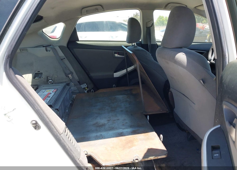 2014 TOYOTA PRIUS VIN: JTDKN3DU6E1739402