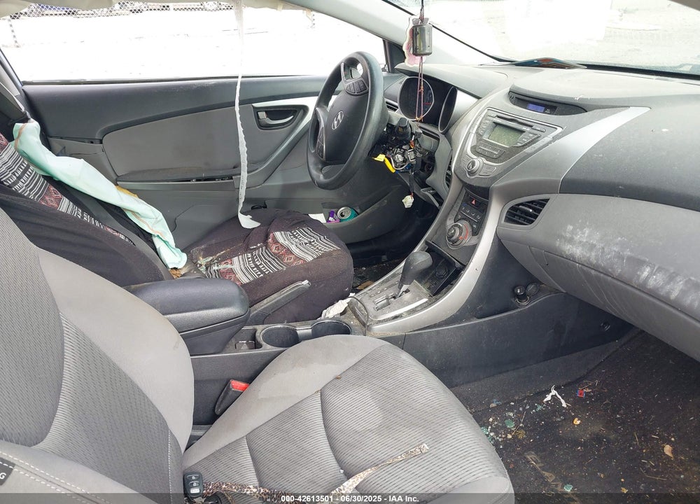 2013 HYUNDAI ELANTRA VIN: KMHDH6AE2DU000390