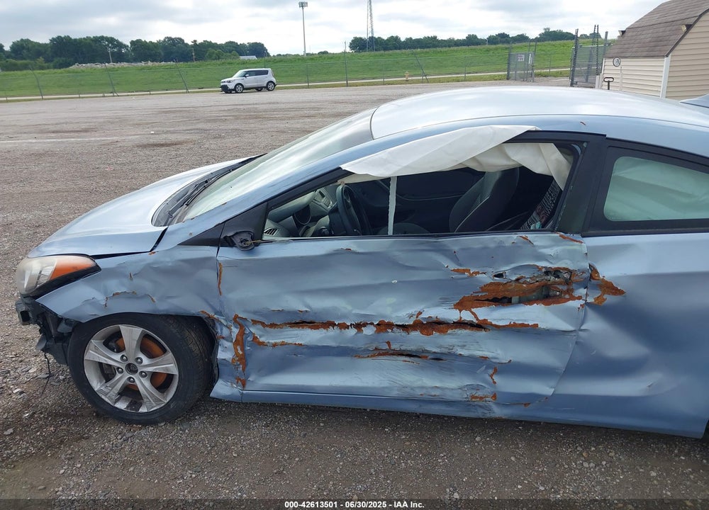 2013 HYUNDAI ELANTRA VIN: KMHDH6AE2DU000390