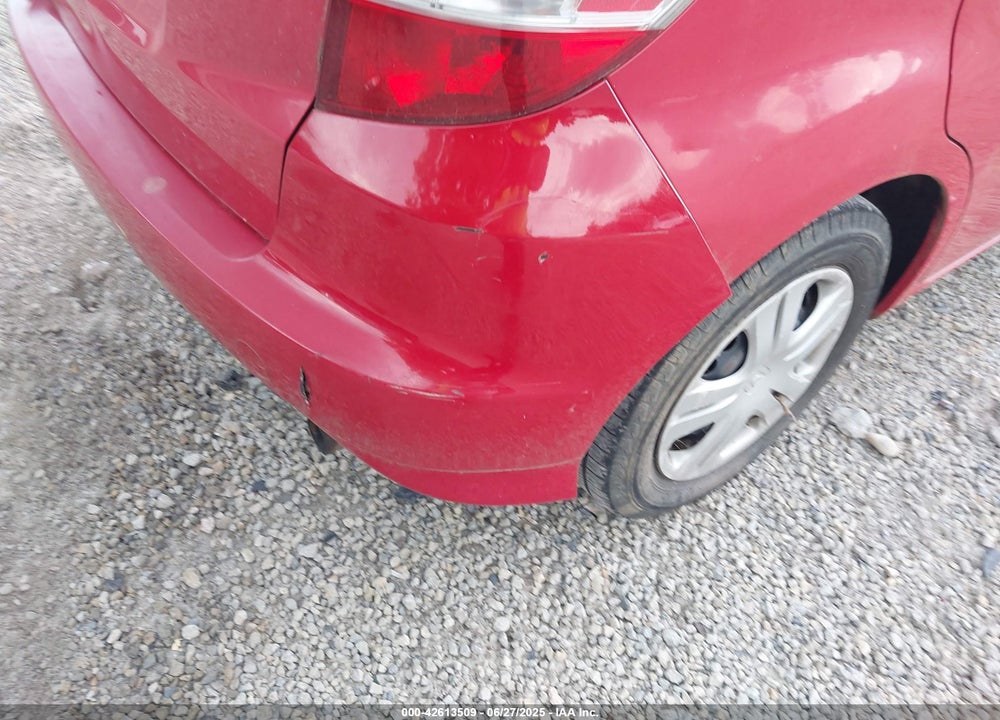 2011 HONDA FIT VIN: JHMGE8H31BS010054