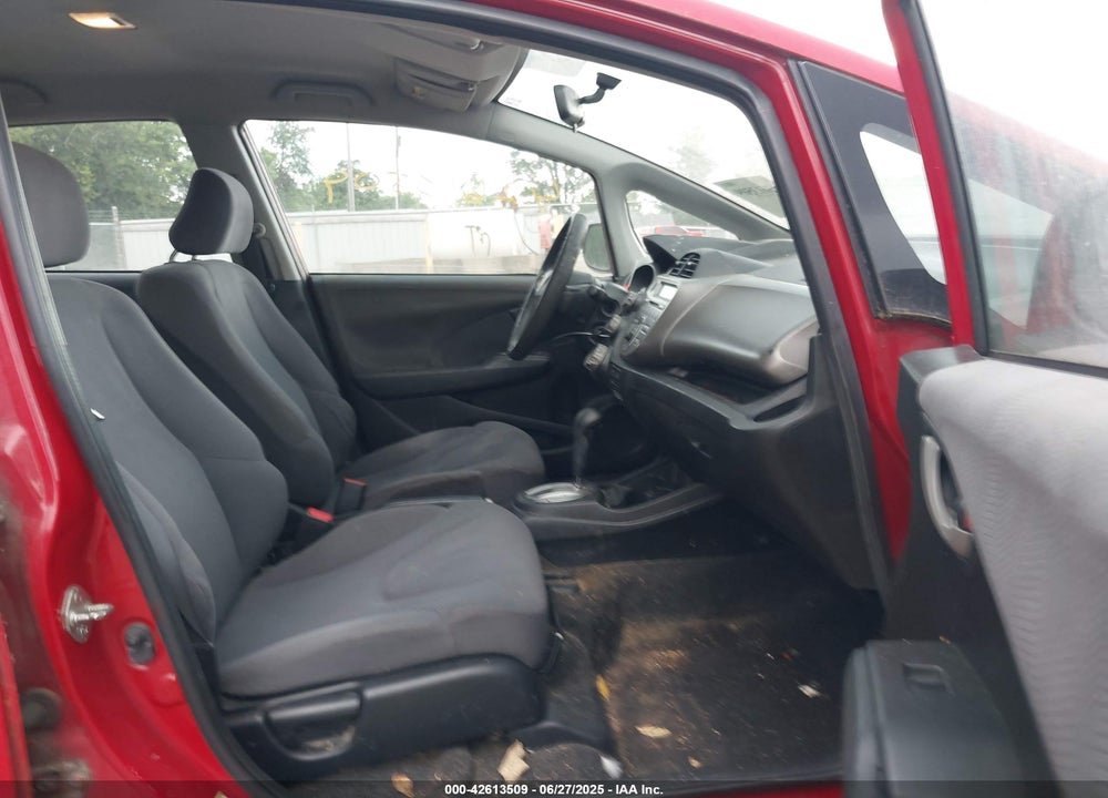 2011 HONDA FIT VIN: JHMGE8H31BS010054