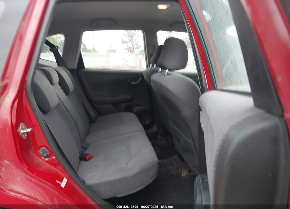 2011 HONDA FIT VIN: JHMGE8H31BS010054