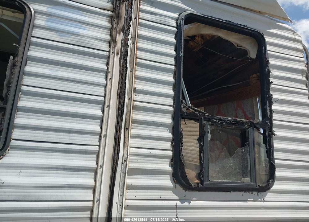 2001 SPORTSMEN 25FT FIFTH WHEEL VIN: 4EZFS242X1S113308