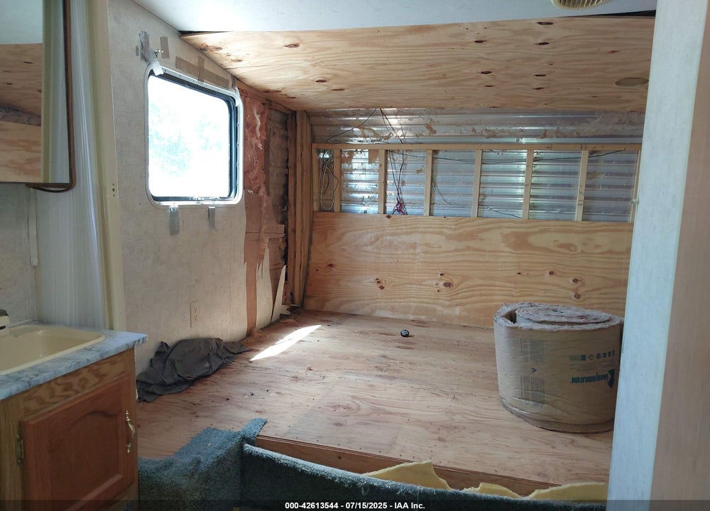 2001 SPORTSMEN 25FT FIFTH WHEEL VIN: 4EZFS242X1S113308