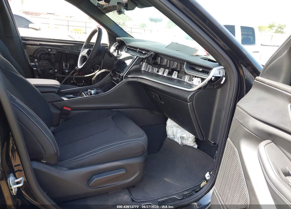 2024 JEEP GRAND CHEROKEE L VIN: 1C4RJKAG4R8571890