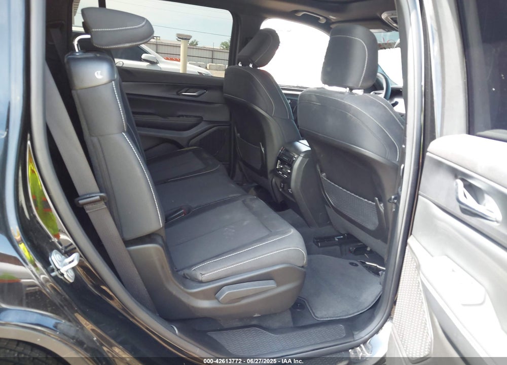 2024 JEEP GRAND CHEROKEE L VIN: 1C4RJKAG4R8571890