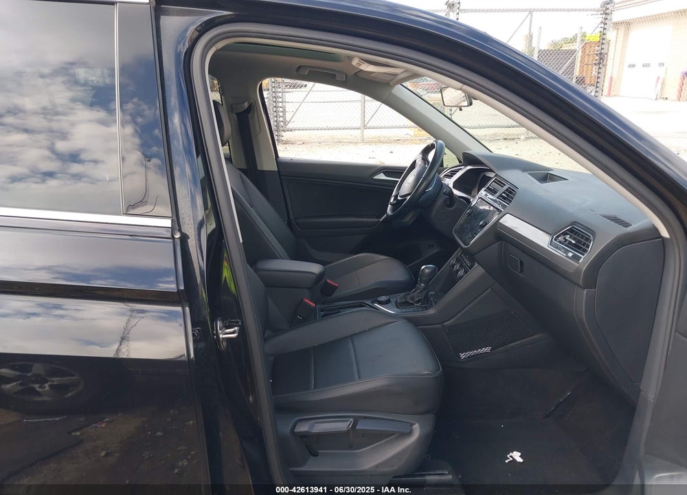 2019 VOLKSWAGEN TIGUAN VIN: 3VV2B7AX0KM012089