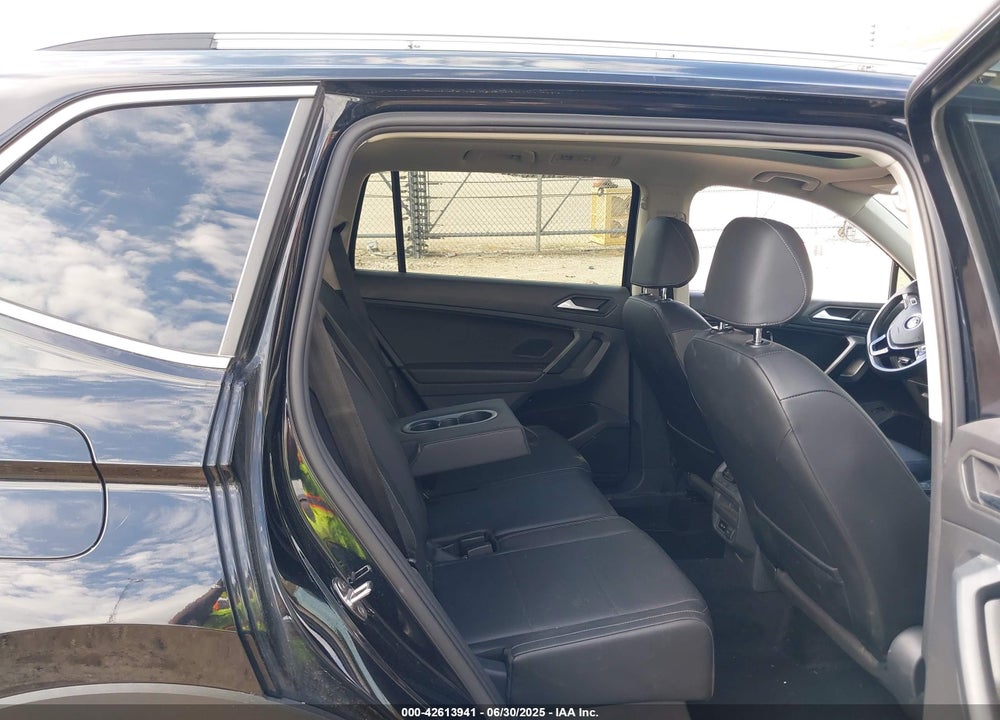 2019 VOLKSWAGEN TIGUAN VIN: 3VV2B7AX0KM012089