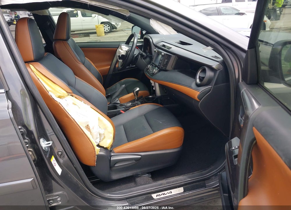 2017 TOYOTA RAV4 SE VIN: JTMJFREV5HJ155712