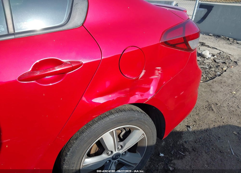 2018 KIA FORTE S VIN: 3KPFL4A75JE183490
