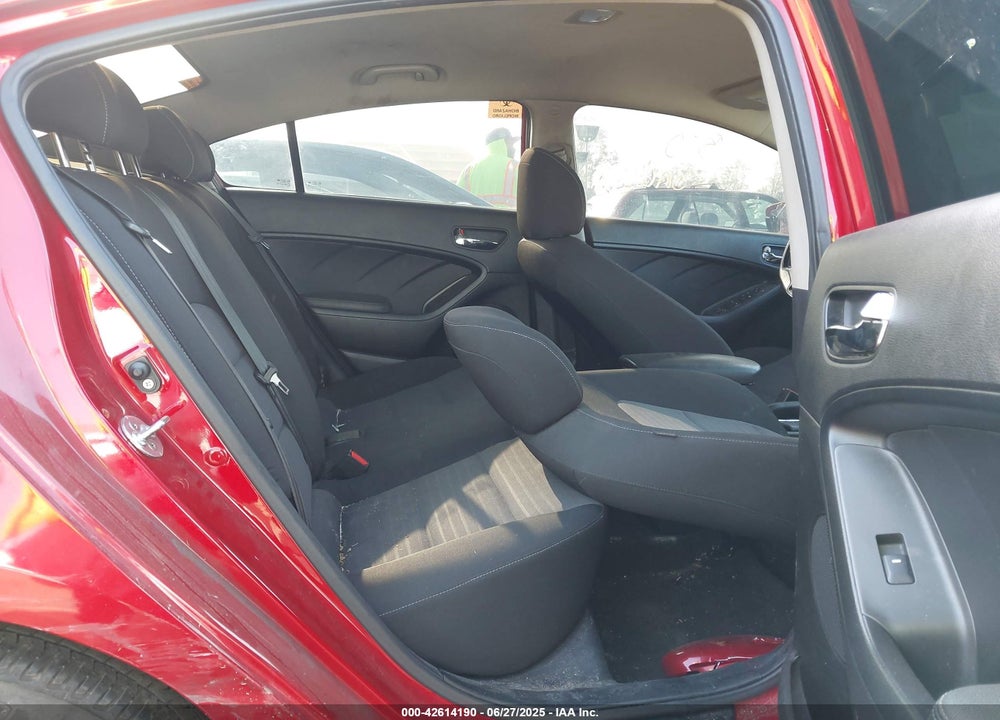 2018 KIA FORTE S VIN: 3KPFL4A75JE183490