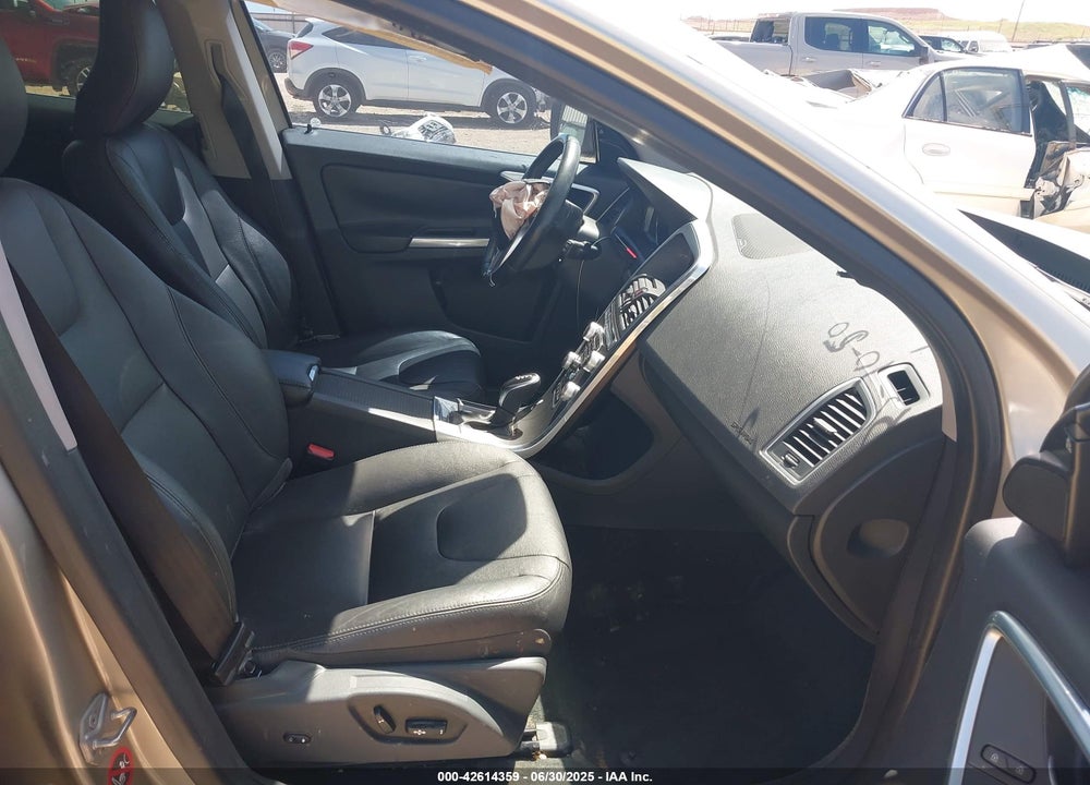 2016 VOLVO XC60 T5 DRIVE-E PLATINUM VIN: YV440MDM0G2912564