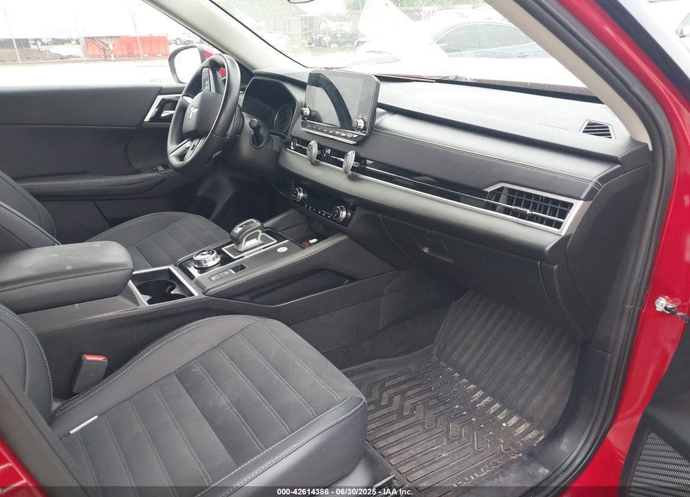 2024 MITSUBISHI OUTLANDER SE 2.5 2WD/SE BLACK EDITION S-AWC/SE BLACK EDITION W/PANO ROOF S-AWC VIN: JA4J3VA84RZ065076