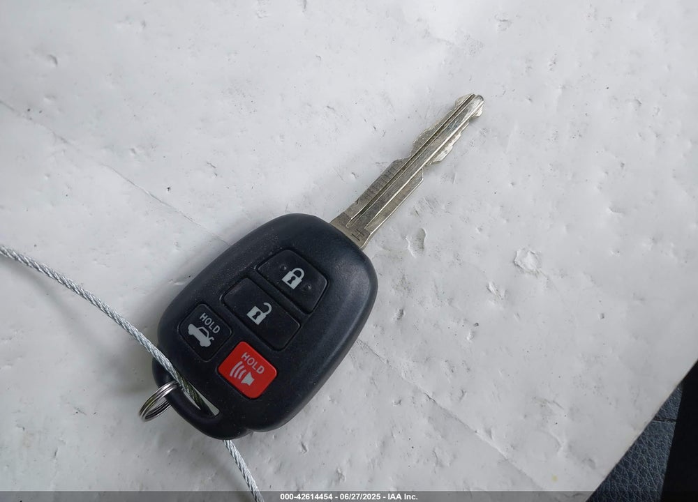 2014 TOYOTA COROLLA LE VIN: 2T1BURHE7EC200131