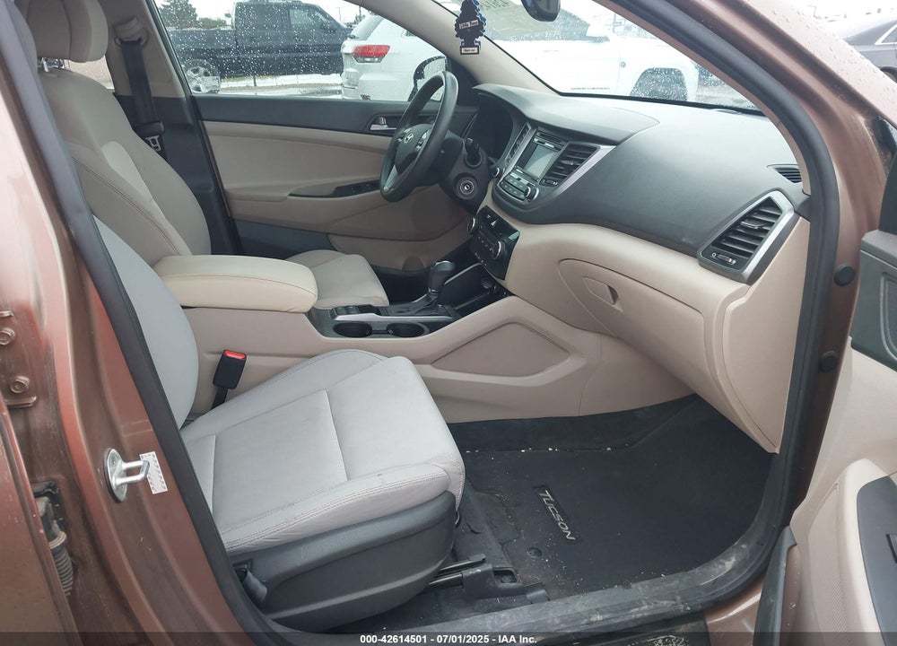 2017 HYUNDAI TUCSON VIN: KM8J33A47HU519609