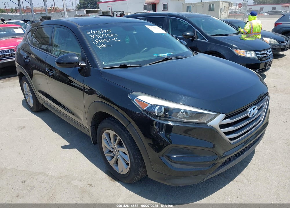 2017 HYUNDAI TUCSON SE VIN: KM8J23A41HU381102