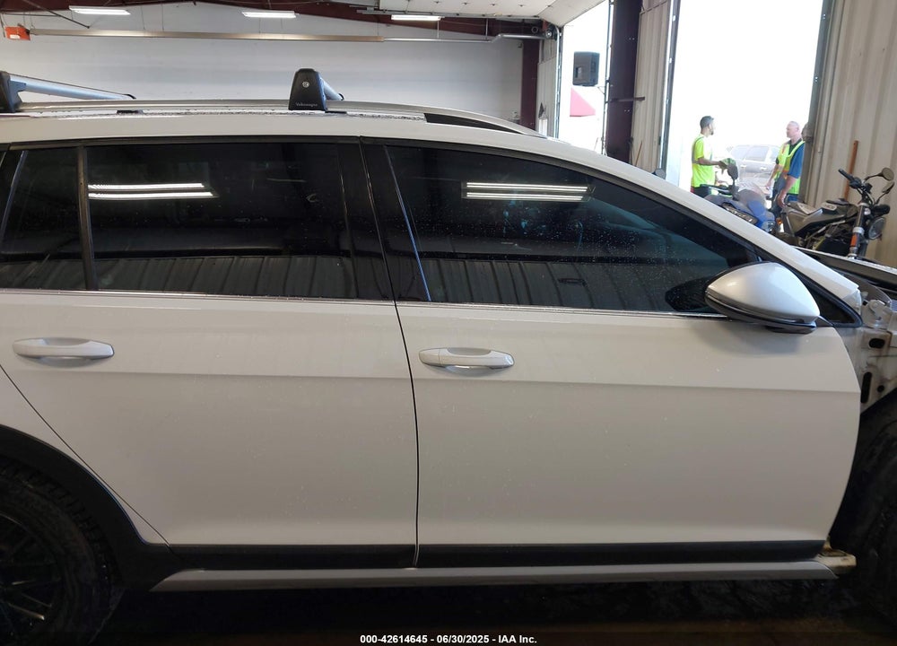 2018 VOLKSWAGEN GOLF ALLTRACK VIN: 3VWH17AU3JM756329